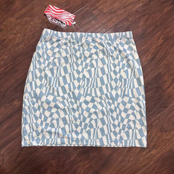 NWT Artsy Stretchy Mini Skirt Size Medium - Picture 2 of 6